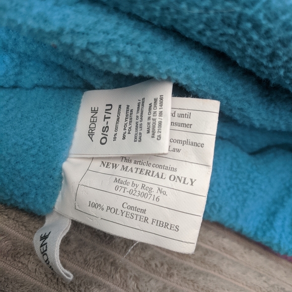 O/S Ardene Rainbow Poop Emoji Hat - Picture 2 of 3